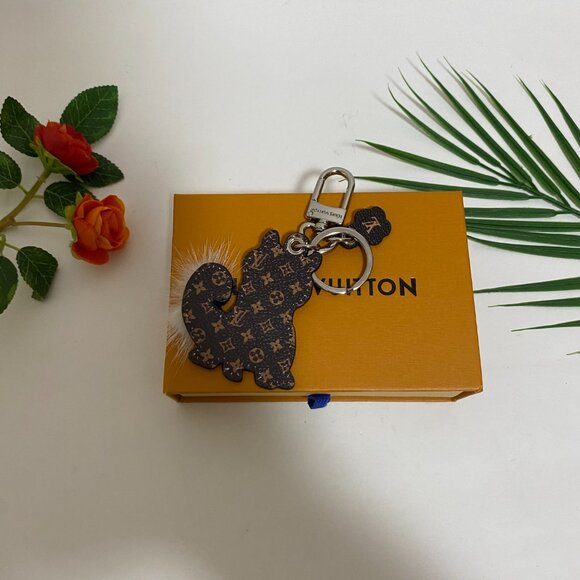 Keychain LV🎶🏖️⛱️ - Picture 2 of 9